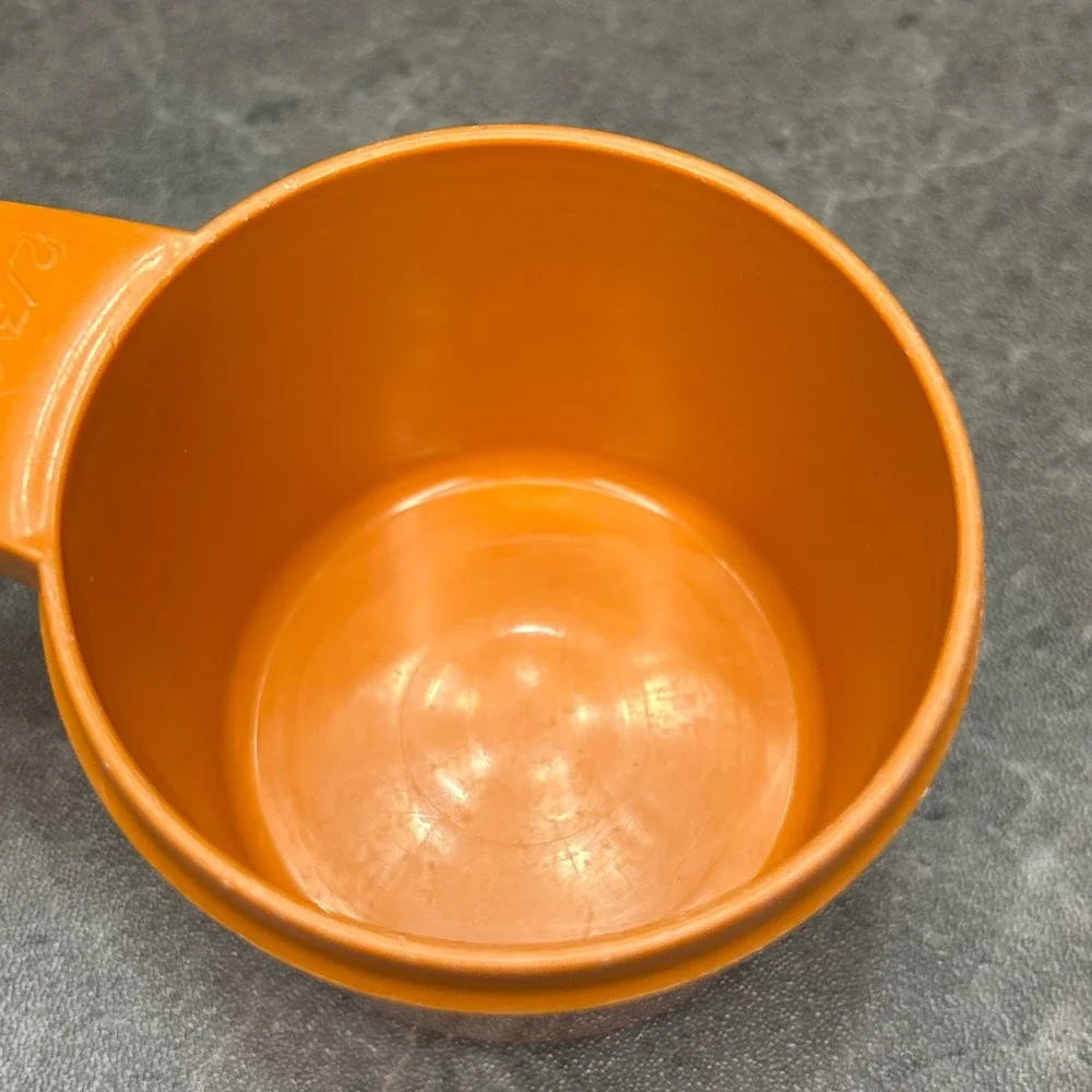 Tupperware vintage measuring